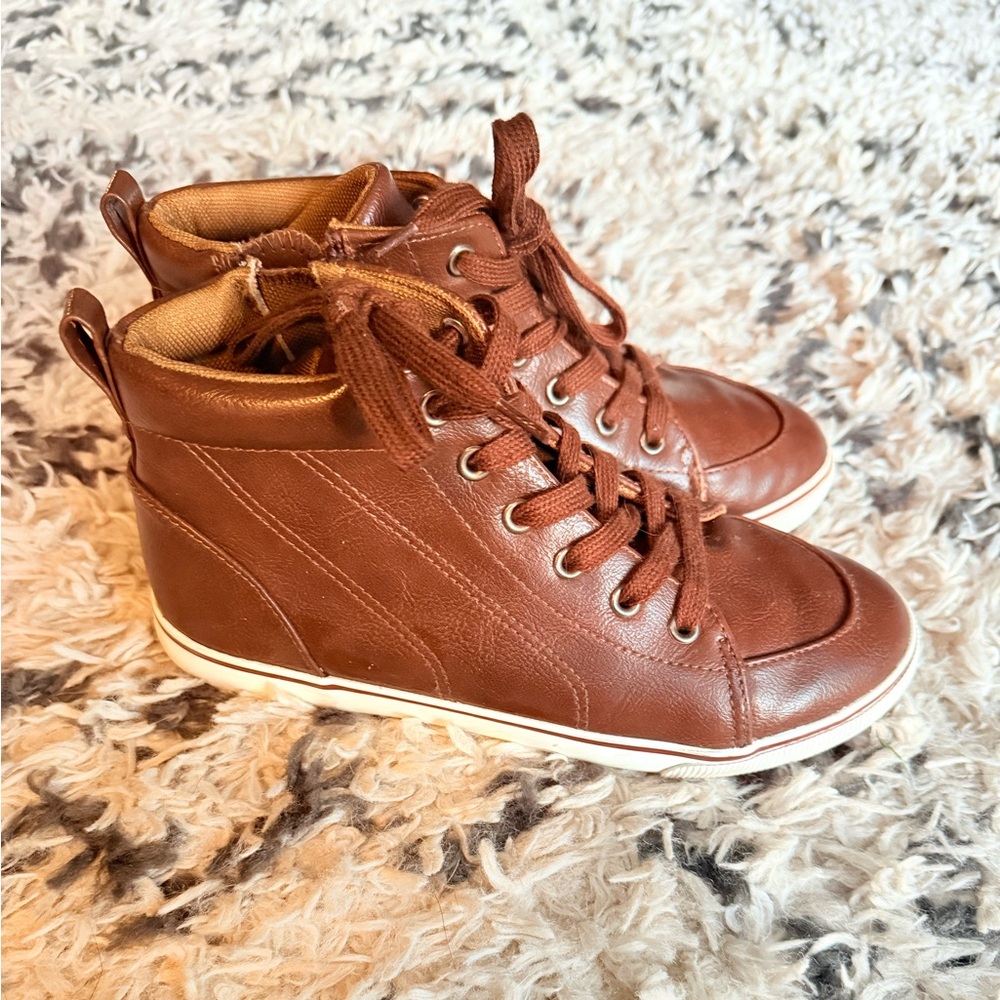 Cat and Jack Boys Brown shoes - size 5